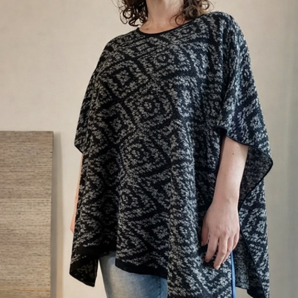 EILEEN FISHER Organic‎ Linen Oversized Geometric Poncho Top OS